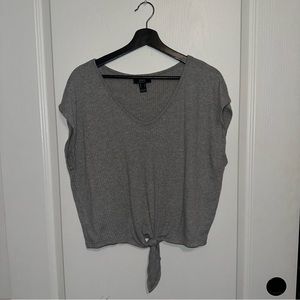 Grey cropped ribbed shirt with tie